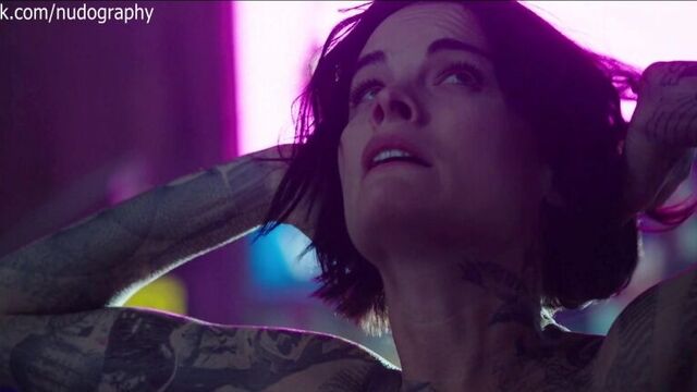 Джейми Александер (Jaimie Alexander) голая в сериале "Слепое пятно" (Blindspot, 2015) - Сезон 1 / Серия 1 (s01e01)