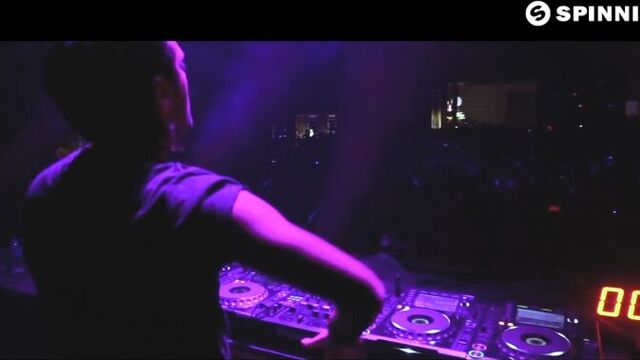 Ummet Ozcan - Showdown (Official Music Video)