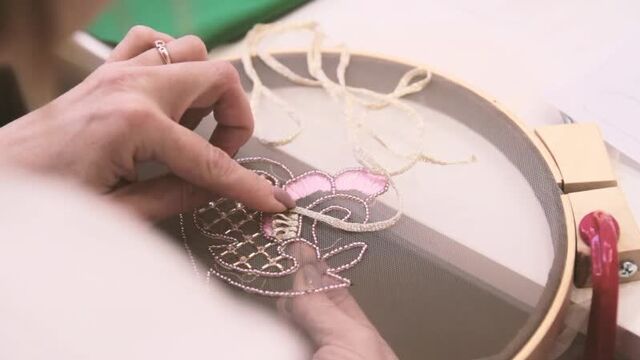 Мастер-классы в студии по люневлиьской вышивке Евгении Васильевой
