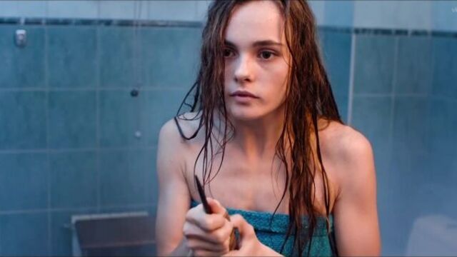 Ангелина Стречина голая в фильме "Мама всегда рядом" (2016, Евгений Пузыревский) 1080p