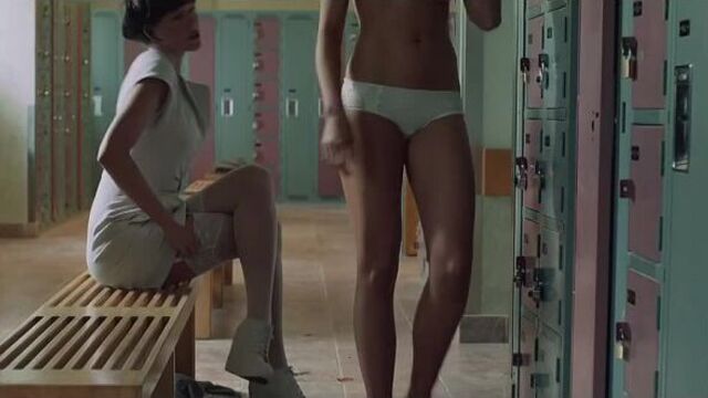 голая Катрина Боуден в фильме "Медсестра 3D"