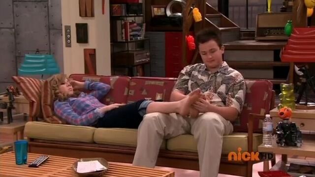 Jennette_McCurdy_Foot_Massage
