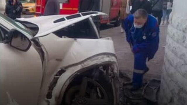 В ДТП на Остоженке с участием певца Эллея пострадали люди — Москва 24