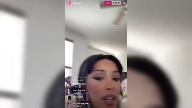 doja cat moaning kissing her camera making out with her phone screen