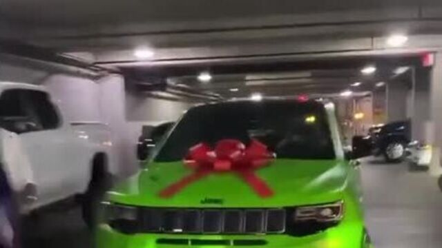 Gucci Mane подарил Pooh Shiesty зелёный внедорожник Jeep Trackhawk