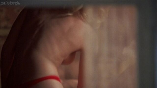 Голая Элиша Катберт (Elisha Cuthbert) в фильме "Соседка" (The Girl Next Door, 2004, Люк Гринфилд) 1080p