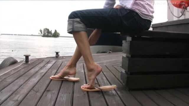 Katherina (42EU) on the pier [Foot-fetish] [Long toes]