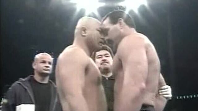 Don Frye vs Yoshihiro Nakao - K-1 - Premium 2004 Dynamite!! (12-31-2004)