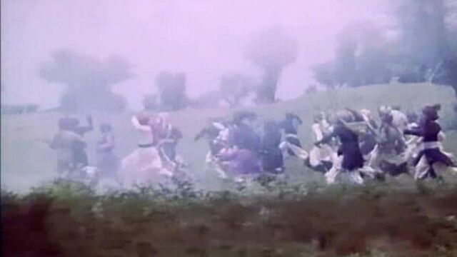 Безумие (1978). Битва между войсками повстанцев и индийскими колониальными частями