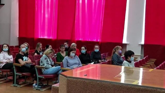 Встреча слушателей курсов индустрии красоты в СКСиС с представителями налоговой, центра "Мой бизнес" и предпринимателем