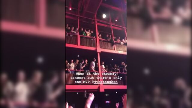 Ян Вертонген на концерте Stormzy