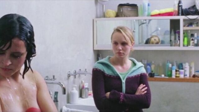 Sarah Jonker Nude - Leef (NL 2005) DUBBED - 720p - HDTV