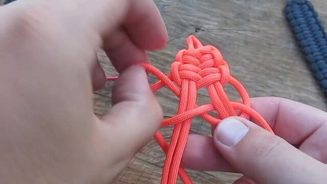 Браслет выживания из паракорда. Быстроразборный. Плетение и обзор. Разбор в одно движение!