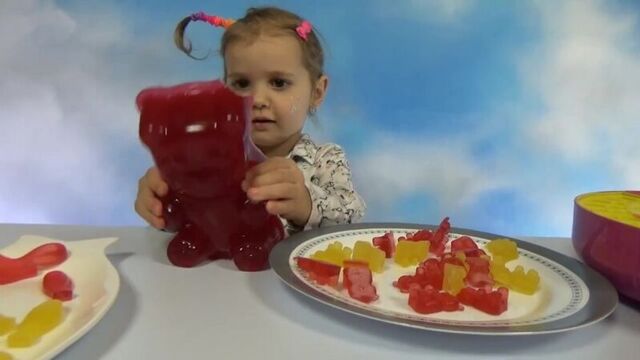 Желейные мишки червяки и рыбки делаем на Гамми Мэйкер Gummy Bears worms and fish on maker