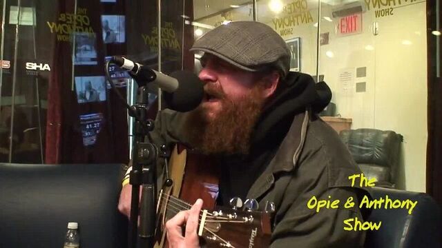 Бомж Горчица исполняет кавер на песню Creep группы Radiohead