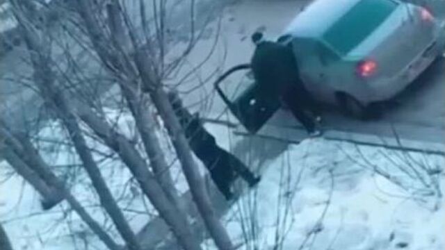 В Перми парень затолкал в багажник свою пьяную сожительницу и увёз домой