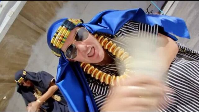 Dillon Francis & DJ Snake - Get Low