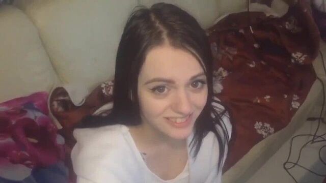Милая худышка соблазнила зрелого опытного массажиста (полное видео можно найти в описании к видео)