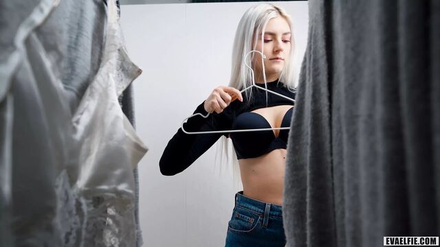 Teen got a cumshot in the fitting room