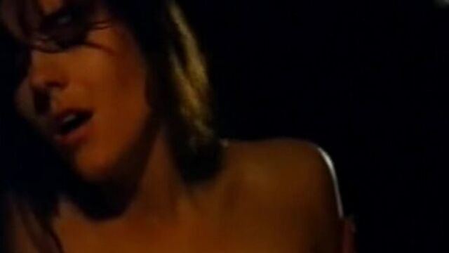 Elizabeth Hurley Nude - El largo invierno (1992)