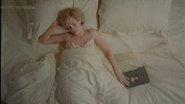 Kristen Stewart Nude (covered) – Spencer (2021) HD 1080p Watch Online