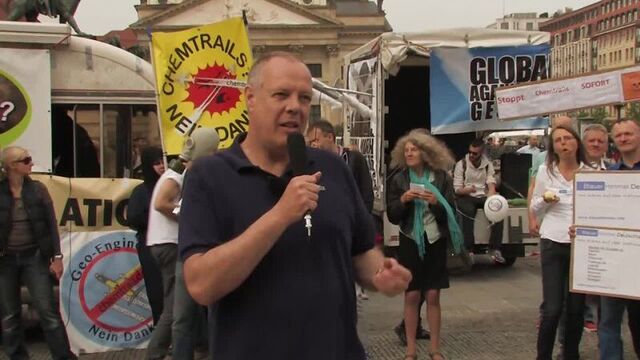 Christoph Hörstel Demonstration gegen Chemtrails - GMACAG Berlin 25.4.2015