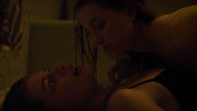 Kaitlyn Dever, Diana Silvers - Booksmart (2019) HD 1080p Nude? Sexy! Watch / Кейтлин Дивер, Диана Сильверс - Образование
