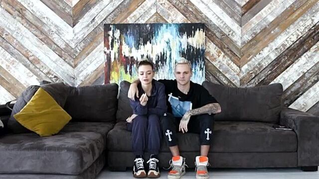 Y2mate.mx-МЫ БУДЕМ РОДИТЕЛЯМИ! Реакции ДРУЗЕЙ на беременность! Аня Ищук и Димас Блог(360p).mp4