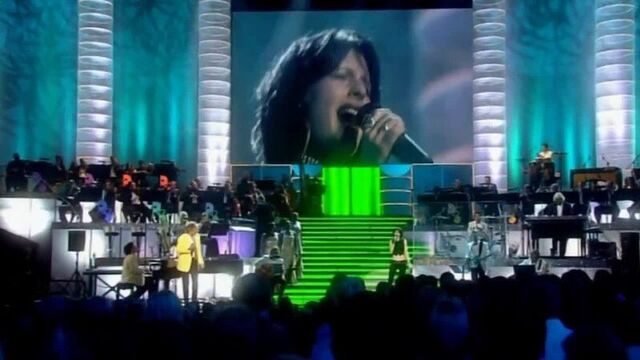 Rod Stewart & Amy Belle "I Dont Want To Talk About It" (2004)