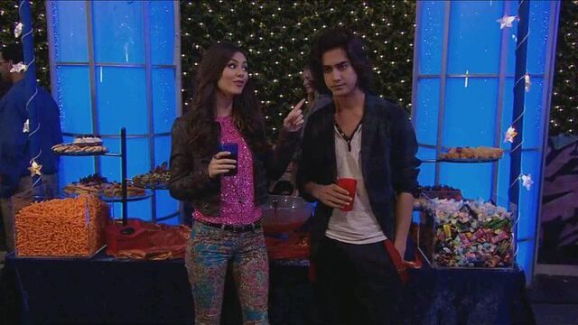Elizabeth Gillies You Don't Know Me