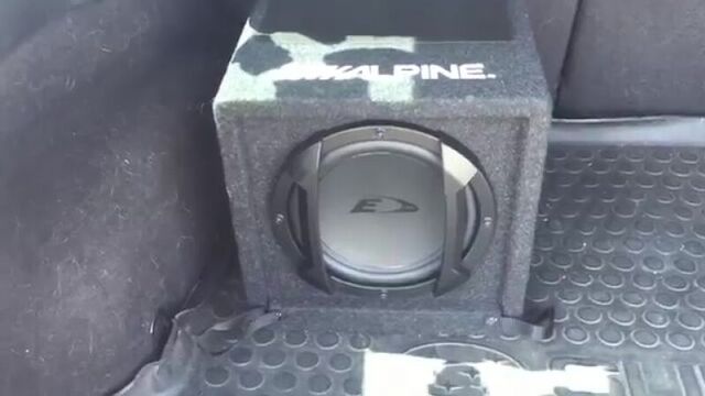 Alpine SWE-815 Active Subwoofer