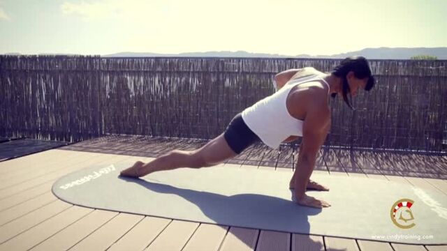 Stretching and Mobility Training - Cindy Landolt - Outdoor Rooftop Zurich (female bodybuilding fitness sexy)