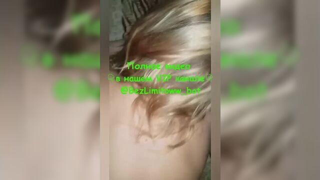 Трахает в тугую попу