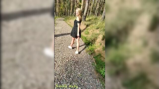 Завела в лес и заставила трахнуть