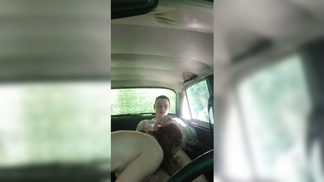Неудобный секс в автомобиле