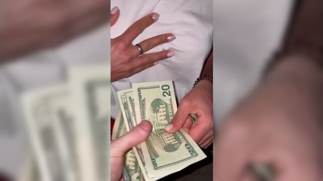 Отсосала за деньги 2