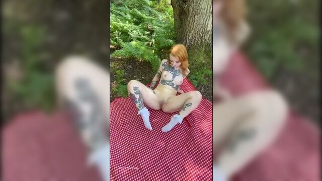 Разделась на природе для подписчика
