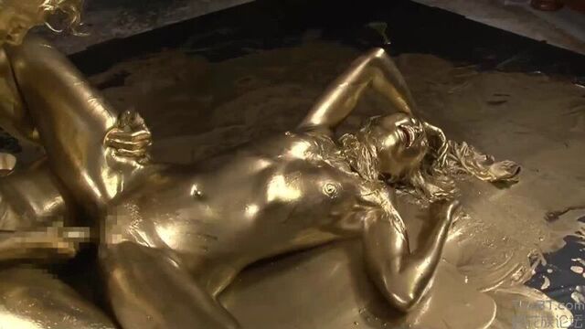 Не русское. Извращенная ебля японки в золотой краске | Отборное русское
