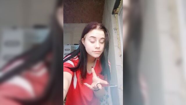 Русская студентка спалила сиськи и киску