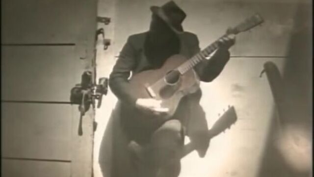 Tom Waits - Hold On