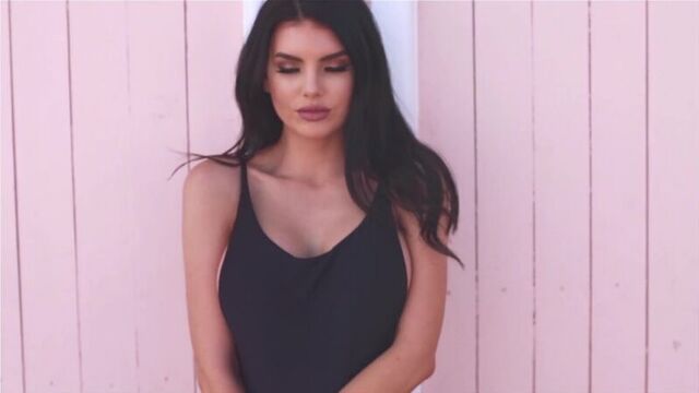 Nicole Thorne sexy naked shoot [HD 1080p]
