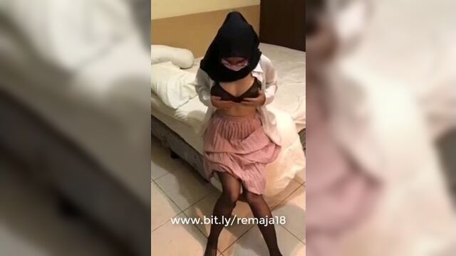 Hijab Cantik Mesum di Hotel - XNXX.COM.mp4