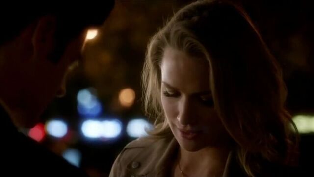 The Flash 2x05-Barry and Patty kiss
