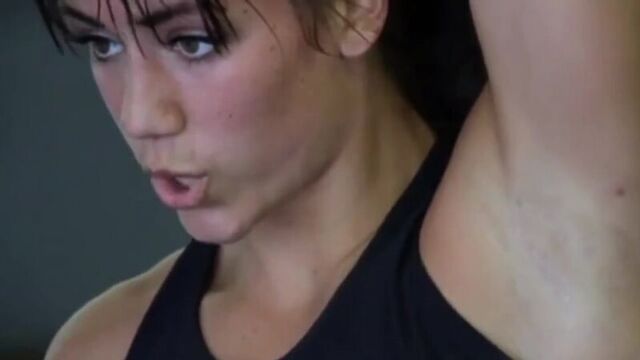 CAMILLE LEBLANC BAZINET CROSSFIT GIRL