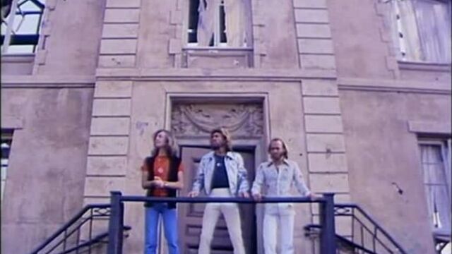 Bee Gees - Stayin Alive | 1978 год | клип [Official Video] HD