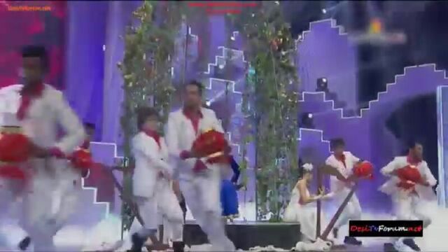Radhika Madan & Shakti Arora (Ranveer Ishaani) hot performance at TSA [HD]