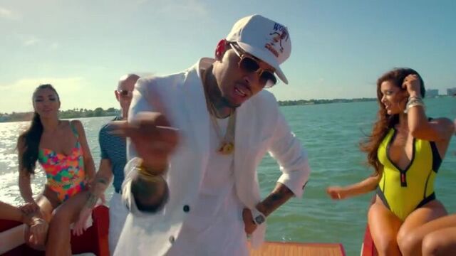 Pitbull ft. Chris Brown - Fun | 2015 год | клип [Official Video] HD (feat. & and vs)