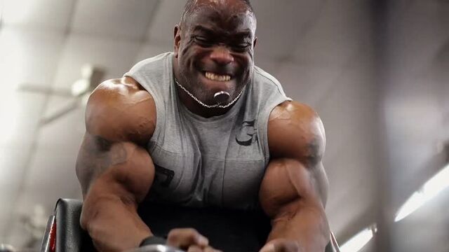 Johnnie Jackson Trains Arms