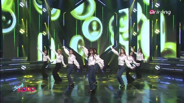 Crayon Pop - Doo Doom Chit @ Simply K-Pop 161014