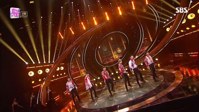 Shinhwa - Kiss Me Like That @ Inkigayo 180909